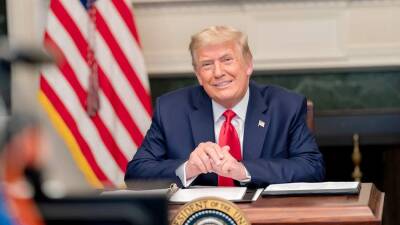 Дональд Трамп - Трамп напишет мемуары о работе на посту президента США - iz.ru - США - Израиль