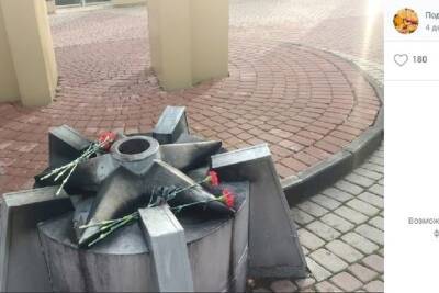В Белгородской области ищут неизвестных, забросавших Вечный огонь пивными банками - mk.ru - Россия - Белгородская обл.