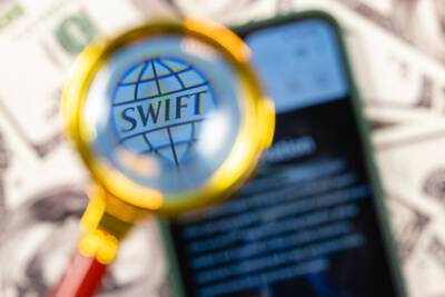 Андрей Колганов - Экономист назвал причины вероятного отказа SWIFT от отключения России - lenta.ru - Россия - США
