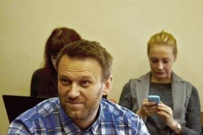 Алексей Навальный - Навальный стал швеёй и вспомнил о феминистках - versia.ru