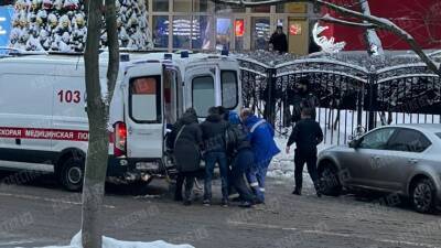 Сергей Глазов - Появилось видео задержания подозреваемого в стрельбе в московском МФЦ - 5-tv.ru - Москва - Россия