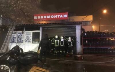 В Киеве горел пункт шиномонтажа - korrespondent.net - Украина - Киев - район Днепровский, Киев