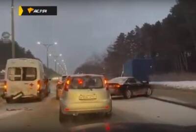 В Новосибирске бригада скорой помощи попала в тройное ДТП на Бердском шоссе - sib.fm - Новосибирск