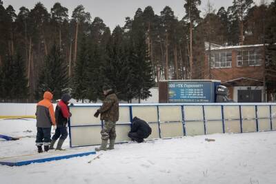 В Юже начали установку хоккейной коробки со стеклопластиковыми бортами - mkivanovo.ru