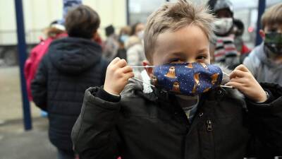 В Британии назвали необычный симптом заражения «Омикроном» у детей - iz.ru - Англия - Израиль