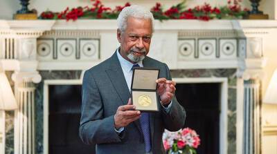 Медаль лауреату Нобелевской премии по литературе вручили в Лондоне - grodnonews.by - Англия - Белоруссия - Лондон - Танзания