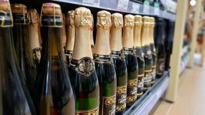 Эксперт назвал преимущества российского шампанского перед импортным продуктом - vm.ru