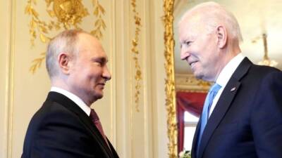 Юрий Ушаков - Читатели Daily Mail назвали жалким поведение Байдена перед Путиным - inforeactor.ru - США