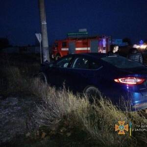 В Коммунарском районе Запорожья столкнулись два автомобиля. Фото - reporter-ua.com - Украина - Запорожская обл. - Запорожье - Запорожье