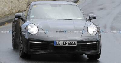 Porsche - Самый необычный кроссовер Porsche засветился на фото и видео - focus.ua - Украина - Германия - Париж