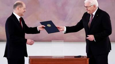 Владимир Путин - Дмитрий Песков - Олаф Шольц - В Кремле поделились ожиданиями от нового правительства Германии - iz.ru - Россия - Израиль - Германия