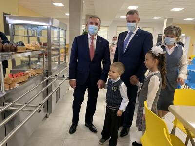 В Тюменской области из-за ОРВИ закрыты классы в 42 школах, из-за коронавируса — в 14 - znak.com - Ханты-Мансийск - Тюмень - Тюменская обл.