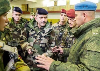 Берет ВДВ: почему во всех странах он малиновый, а в России голубой - Русская семерка - russian7.ru - Россия - Швейцария - Ватикан