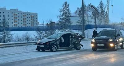 Женщина-водитель погибла в аварии у моста новой развязки в Новом Уренгое - znak.com - окр. Янао - Скончался