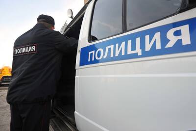 Двое мужчин избили и ограбили курьера в подъезде жилого дома на юго-востоке Москвы - vm.ru - Москва - Москва - На