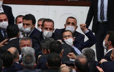 Сулейман Сойлу - В парламенте Турции вспыхнула драка депутатов - korrespondent.net - Украина - Турция - Парламент