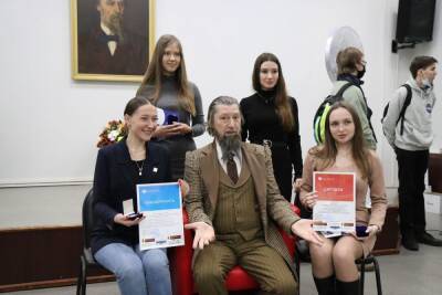 Ярославские студенты вместе с Некрасовым постигали «Искусство наживать деньгу» - yar.mk.ru - Россия - Ярославская обл. - Ярославль