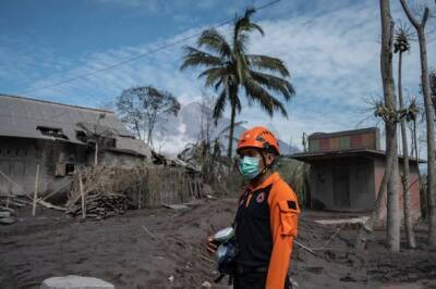 Индонезия - Извержение вулкана Семеру в Индонезии: ливни и лава мешают спасателям найти выживших - unn.com.ua - Украина - Киев - Индонезия
