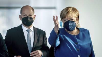 Ангела Меркель - Штайнмайер Франк-Вальтер - Олафу Шольцу - Меркель передала дела Шольцу как новому канцлеру - russian.rt.com - Германия