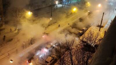 За паром не видно ни зги: реки из кипятка затопили улицы в Петербурге - 5-tv.ru - Санкт-Петербург - р-н Выборгский - район Красносельский, Санкт-Петербург