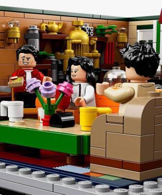 Фанатам «Друзей» и «The Beatles»: Lego представили коллекцию подарков с культовым сериалом и музыкантами - skuke.net - Токио - Токио