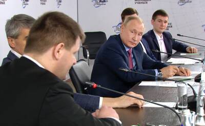 Владимир Путин - Даниил Гранин - Путин пообещал молодым ученым 10-летнюю программу поддержки - tvc.ru - Россия