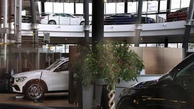 Большинство россиян отказались от покупки автомобиля в этом году - iz.ru - Израиль
