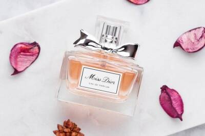 Николь Кидман - Мэрилин Монро - Катрин Денев - Chanel - 5 самых известных женских парфюмов (и чем они пахнут) - skuke.net