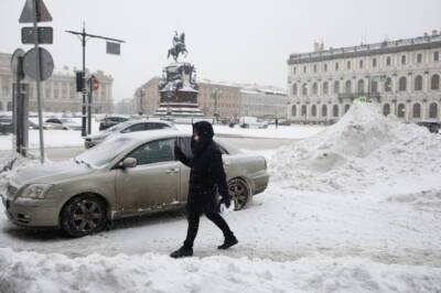 Автомобилисты продолжают стоять в пробках на заснеженных дорогах Петербурга - 7 баллов - neva.today - Санкт-Петербург