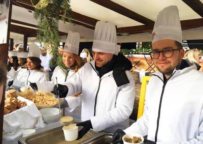 Мэр Праги угостил горожан рождественским супом - vinegret.cz - Чехия - Прага