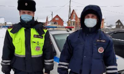 Школьник примерз языком к дорожному знаку: его спасли сотрудники ГИБДД - gubdaily.ru - Вологда