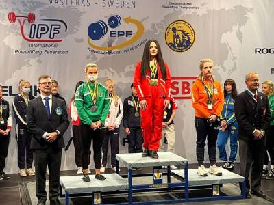 18-летняя спортсменка из Новочеркасска стала чемпионкой Европы по пауэрлифтингу - dontr.ru - Россия - Швеция - Новочеркасск
