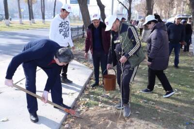 Шавкат Мирзиеев - Активисты и депутаты НДПУ подали пример в посадке деревьев - podrobno.uz - Узбекистан - Ташкент
