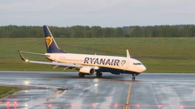 NYT: бывший авиадиспетчер дал показания о посадке рейса Ryanair в Минске - russian.rt.com - New York - Белоруссия - Польша - Вильнюс - Минск