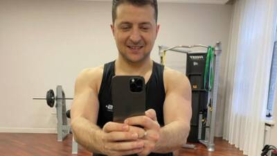 Владимир Зеленский - Владимир Путин - Джо Байден - «Пока другие общаются, наш качается»: В Сети появились фотожабы на новое селфи Зеленского из спортзала - enovosty.com - Россия - Украина