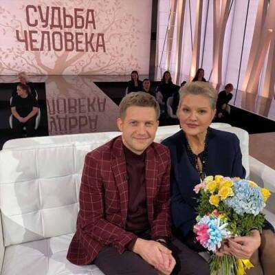 Маргарита Суханкина - Борис Корчевников - Сменившая имидж Маргарита Суханкина объяснила, почему предпочла усыновление суррогатному материнству - skuke.net