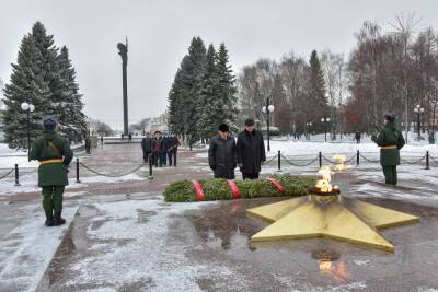 Александр Евстифеев - В День героев Отечества Глава Марий Эл возложил цветы к Вечному огню - mk.ru - Россия - респ. Марий Эл