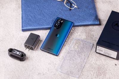 Представлен Moto Edge X30 — первый в мире смартфон на Snapdragon 8 Gen 1 - bin.ua - Китай - Украина