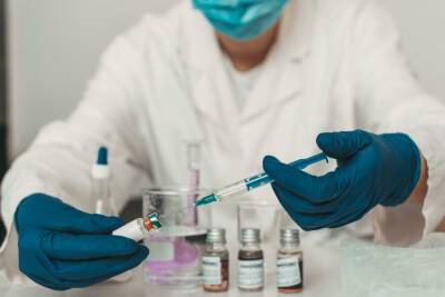 Pfizer: троекратная вакцинация хорошо защищает от заражения «омикроном» - news.israelinfo.co.il - Reuters