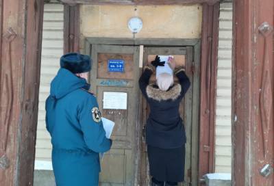 Сотрудники МЧС устроили профилактический рейд в посёлке Тихвинского района - online47.ru - Ленинградская обл. - Новосибирская обл. - район Тихвинский