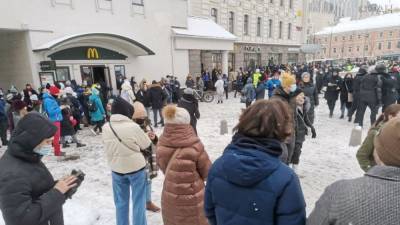 Суд отправил под арест более 20 участников митингов в Петербурге - politros.com - Санкт-Петербург - Петербург