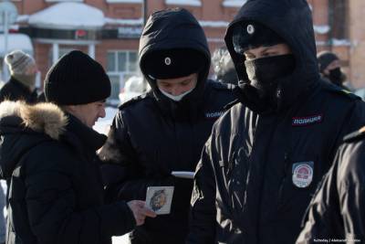 Больше пяти тысяч человек в России задержали на акциях в поддержку Навального - tv2.today - Москва - Санкт-Петербург - Новосибирск - Барнаул - Красноярск - Улан-Удэ - Якутск - Иркутск - Владивосток