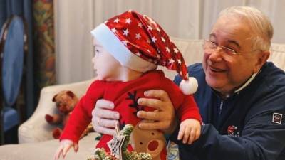 Евгений Петросян - Татьяна Брухунова - «Как под копирку»: Пользователи определили, на кого похож сын Петросяна - 5-tv.ru