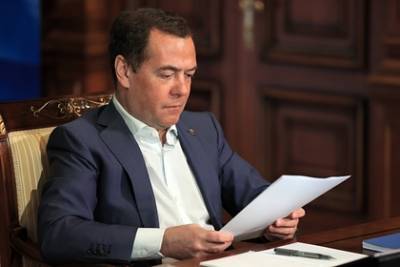 Дмитрий Медведев - Алексей Навальный - Twitter предложил знакомому Медведева подписаться на Навального - lenta.ru