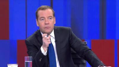Дональд Трамп - Дмитрий Медведев - Медведев назвал блокировку аккаунта Трампа вопиющим инцидентом - polit.info - Twitter