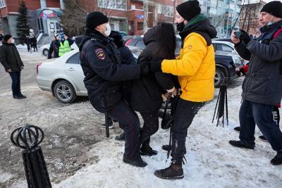 Алексей Навальный - Источник: в Челябинской области на акции протеста задержали 177 человек - znak.com - Екатеринбург - Челябинская обл. - Тюменская обл. - Челябинск - Магнитогорск - окр. Уральский