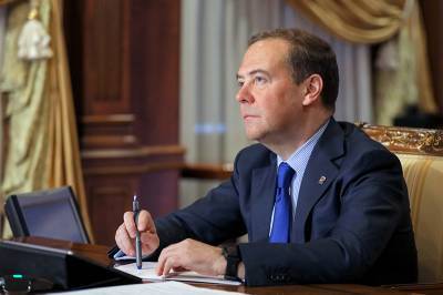 Дмитрий Медведев - Медведев привился российской вакциной от коронавируса - tvc.ru