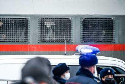 Алексей Навальный - Стали известны подробности задержания после несанкционированного митинга в поддержку Навального в Астрахани - ast.mk.ru - Астрахань