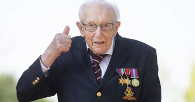 Борис Джонсон - Томас Мур - В Великобритании 100-летний мужчина, который собрал для медиков миллиона фунтов, заболел коронавирусом - tsn.ua - Англия