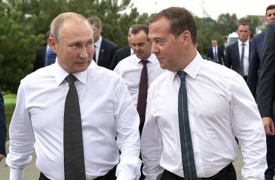 Владимир Путин - Дмитрий Медведев - Медведев рассказал о личном общении с Путиным в пандемию - tvc.ru